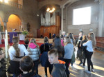 Uitleg over het altaar en priesterkoor